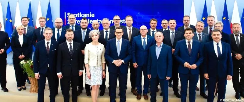 Co nowego w polskim rządzie? Najważniejsze zmiany i decyzje tego miesiąca
