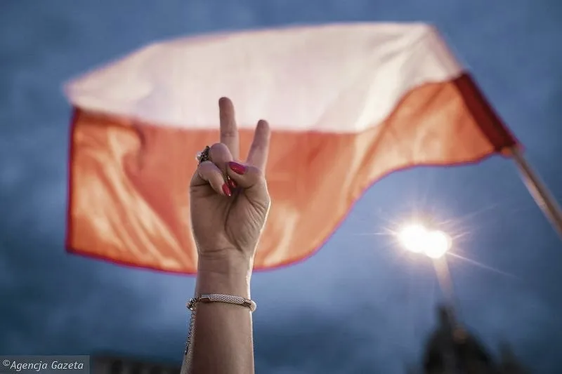 Demokracja – co to jest, jak działa i co jej zagraża?